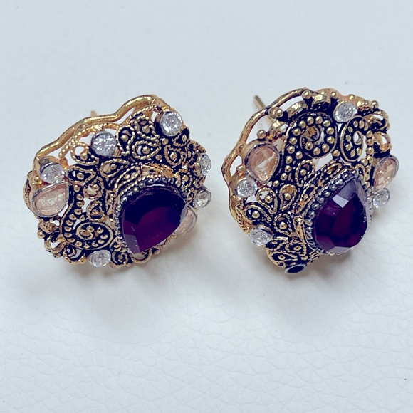 Dull gold pink embellished earrings - Picture 2 of 2